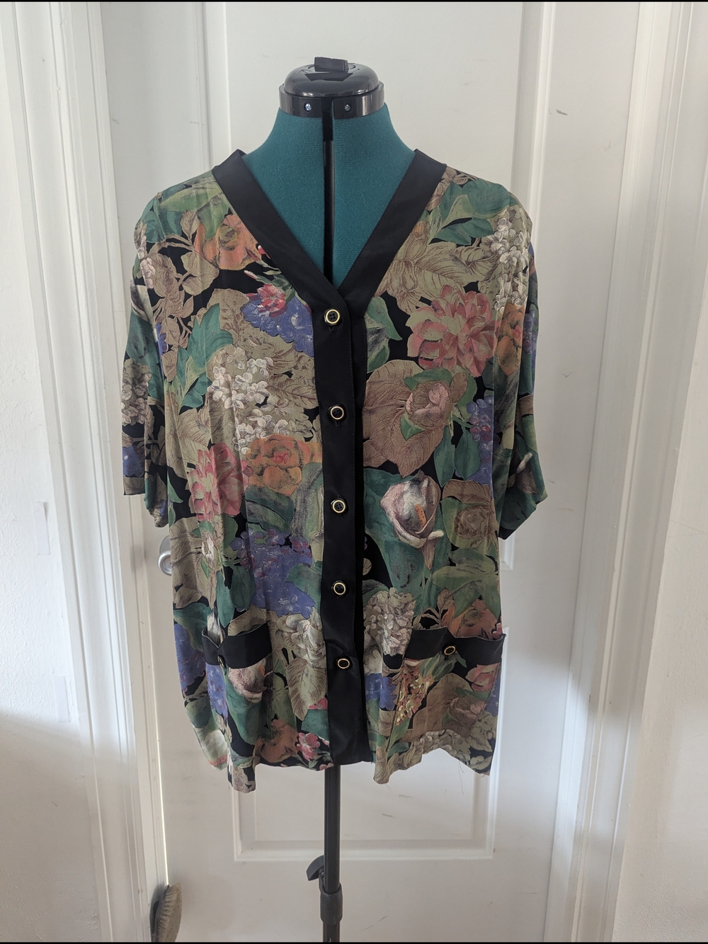 Vintage Source Unknown Floral Button-Down Shirt Jacket in Black Trim
